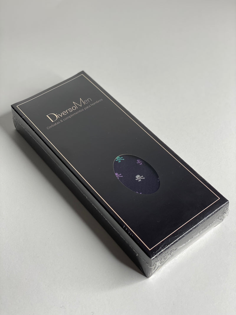 2x1 - Corbata morada con calaveras piratas lilas y celestes - DiversoMen