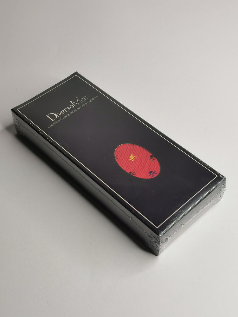 2x1 - Corbata roja con calaveras piratas amarillas y negras - DiversoMen